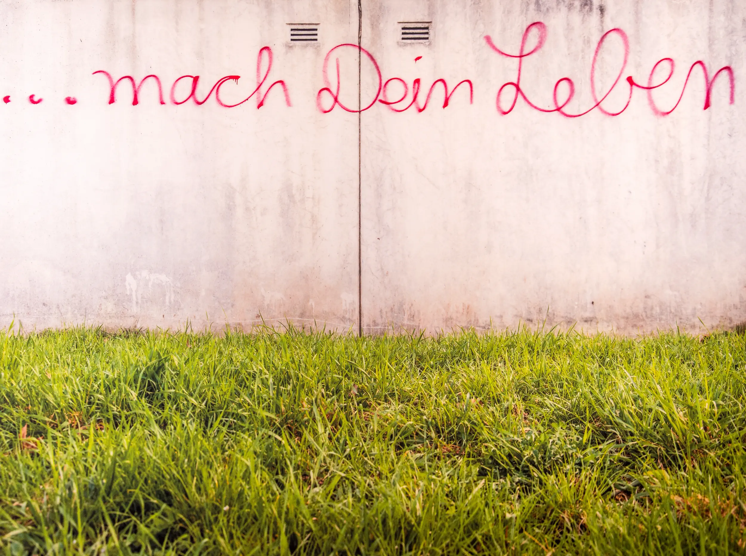 Inspirierendes Graffiti mach Dein Leben als Symbol für beruflichen Neustart und Outplacement Berlin